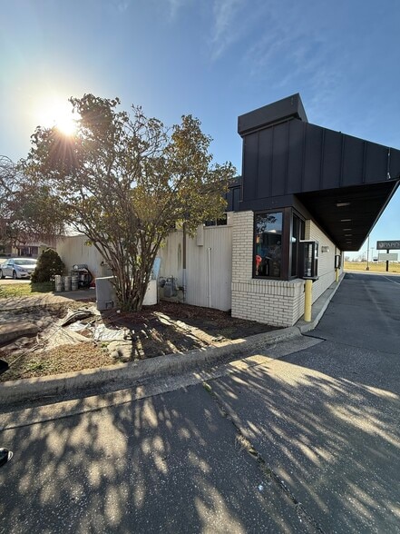 More Photos Of 808 S Illinois Ave, Republic Fast Food For Sale