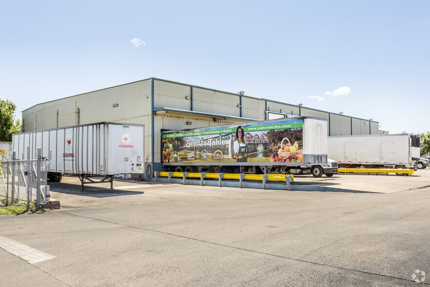 Primary Photo Of 4206 Mercantile Ave, Naples Distribution For Lease