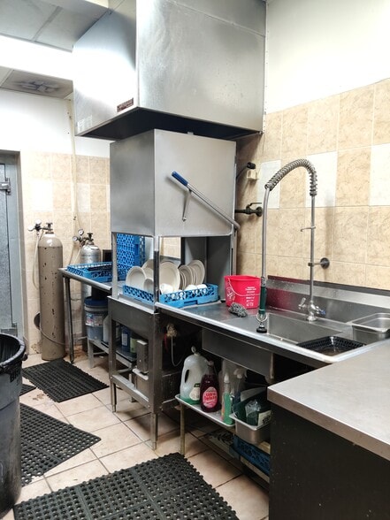 More Photos Of 42882 Truro Parish Dr, Ashburn Storefront For Sale