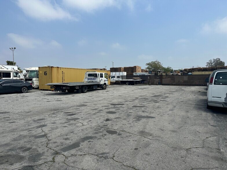 More Photos Of 15176 Whittram Ave, Fontana Service For Lease