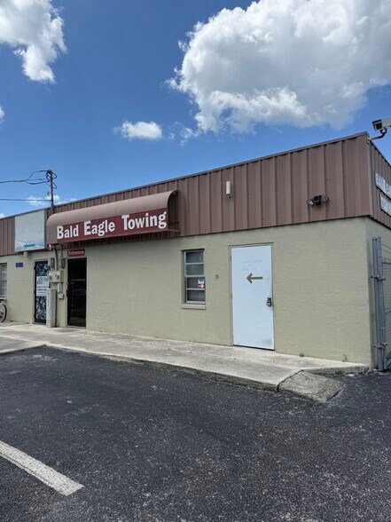 Primary Photo Of 3935 Enterprise Ave, Naples Auto Salvage Facility For Lease