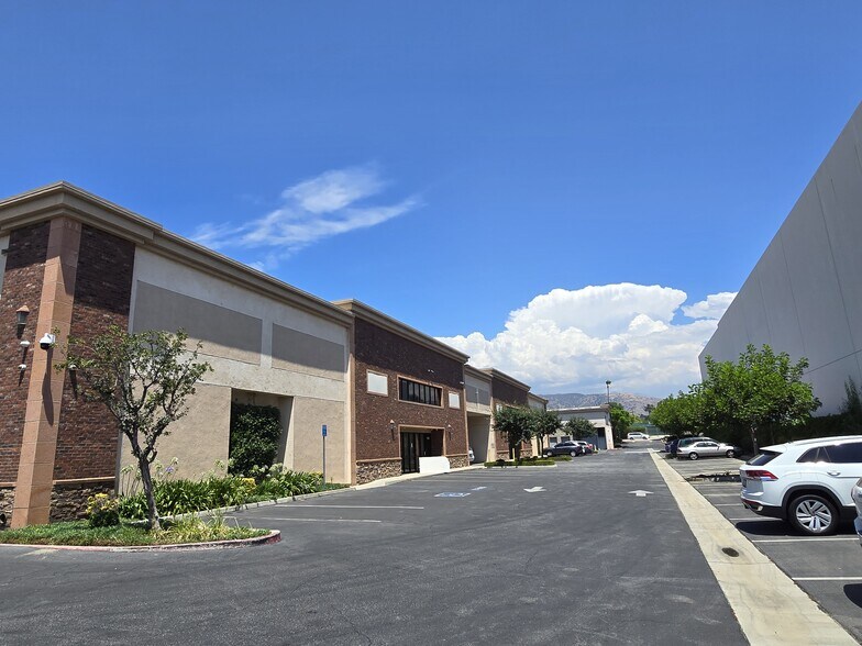 More Photos Of 920-968 W Palomares Ave, La Verne Warehouse For Lease