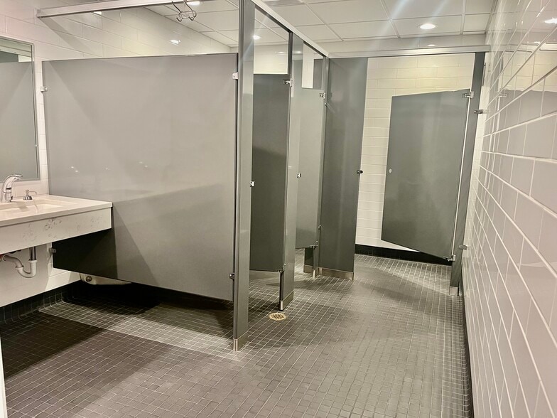 More Photos Of 619 Enterprise Dr, Oak Brook Medical For Lease