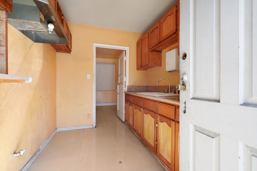 More Photos Of 1108 E 84th Pl, Los Angeles Religious Facility For Sale