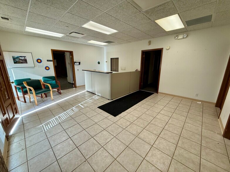 More Photos Of 3900 Southpark Dr, Tyler Office For Sale