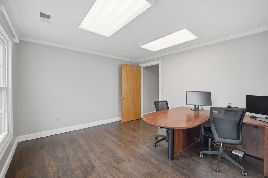 More Photos Of 37 Main St, Belchertown Office For Lease