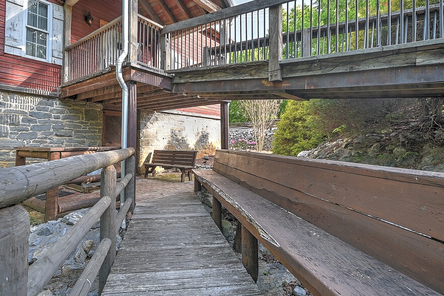 More Photos Of 715 Carson Creek Rd, Limestone Specialty For Sale