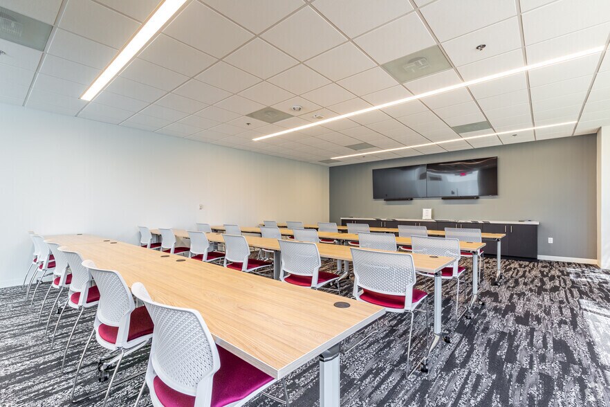 More Photos Of 8140 Walnut Hill Ln, Dallas Office For Lease