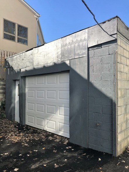 More Photos Of 157 Smith St, Newark Storefront Retail Office For Sale