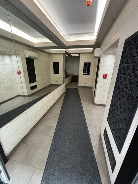 More Photos Of 12 E 44th St, New York Loft Creative Space For Lease