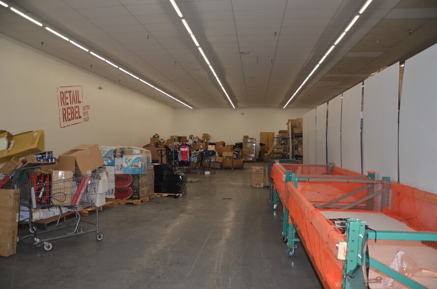 More Photos Of 4301 State Ave, Kansas City Department Store For Sale