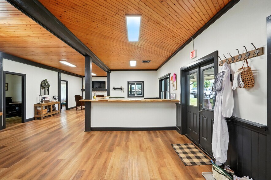 More Photos Of 108 Beam Dr, Mooresville Flex For Sale