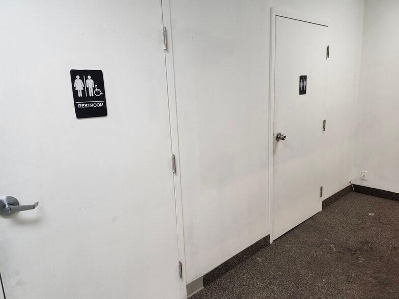 More Photos Of 1443-1449 Main St E, Hamilton General Retail For Lease