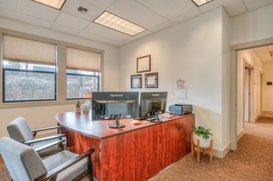More Photos Of 2464 SW Glacier Pl, Redmond Office For Sale