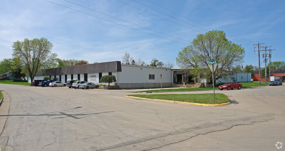 Primary Photo Of 525 Jefferson St, Fort Atkinson Manufacturing For Sale