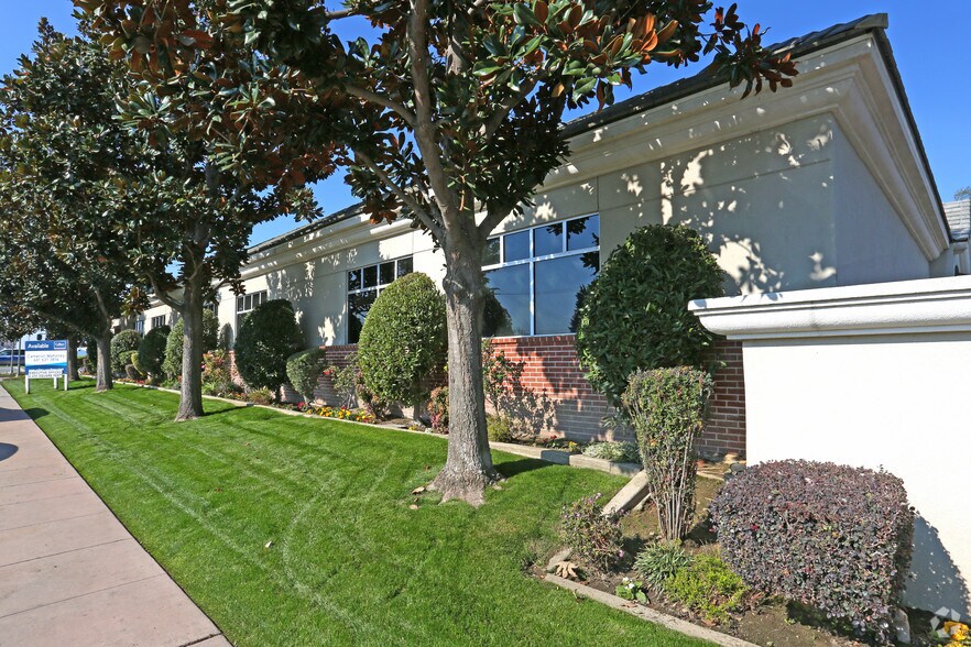 More Photos Of 3100 19th St, Bakersfield Office For Lease