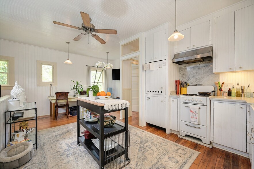 More Photos Of 1250 B St, Walnut Grove Showroom For Sale