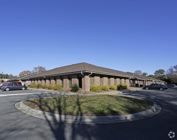 More Photos Of 411-511 N Wendover Rd, Charlotte Medical For Lease