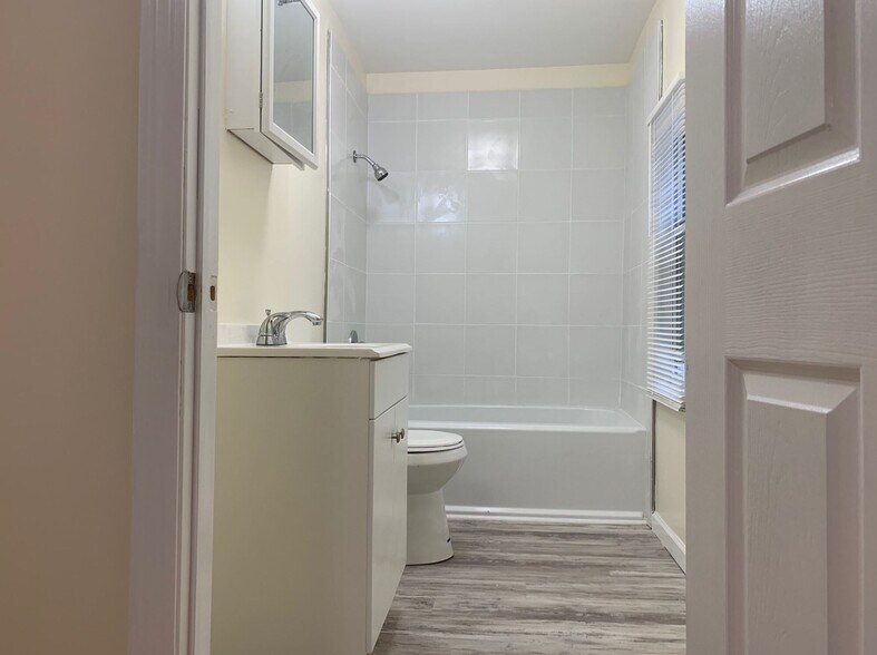 More Photos Of 96 Hill St, Waterbury Apartments For Sale