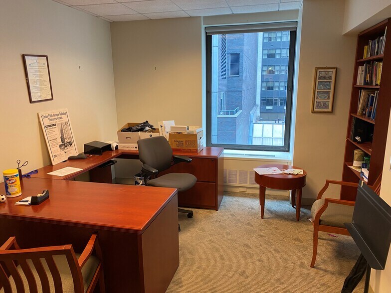More Photos Of 633 Third Ave, New York Office For Sale