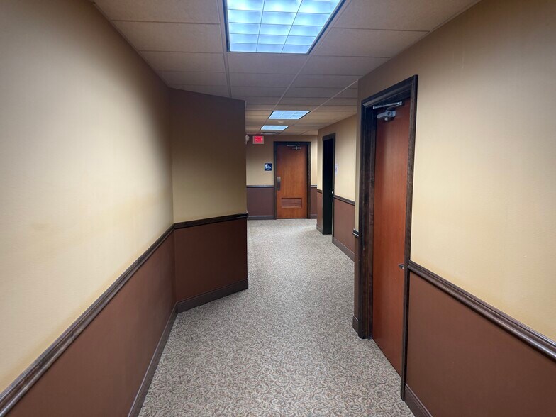 More Photos Of 4410 Golf Ter, Eau Claire Office For Sale
