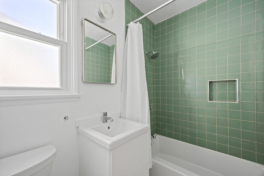 More Photos Of 3017 4th St, Santa Monica Apartments For Sale