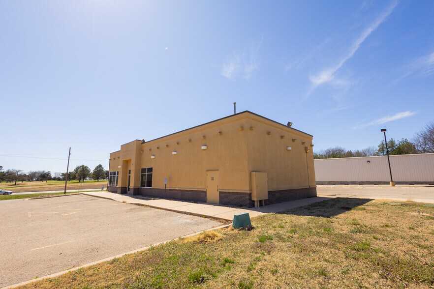 More Photos Of 1403 W 8th St, Wellington Fast Food For Sale