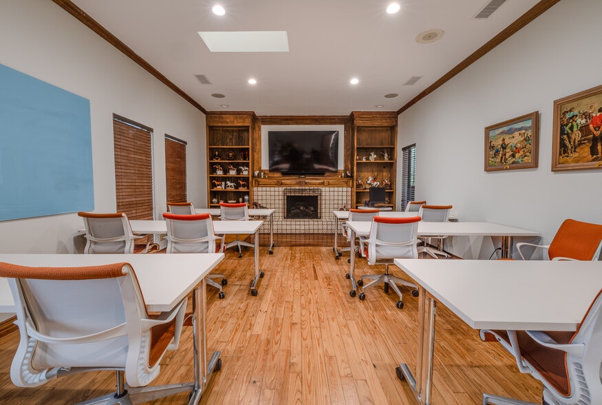 More Photos Of 4800 Bryant Irvin Ct, Fort Worth Office For Sale