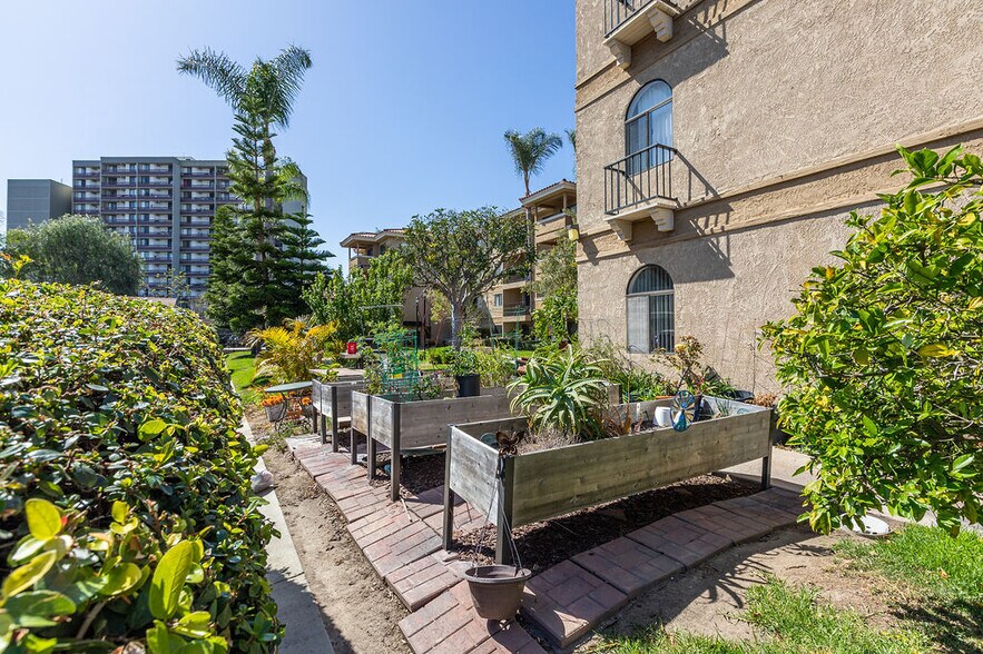 More Photos Of 18700 Florida St, Huntington Beach Apartments For Sale