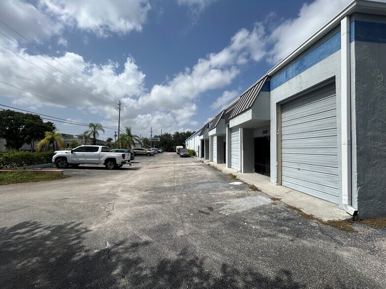 More Photos Of 1934-1940 Church St, West Palm Beach Warehouse For Lease