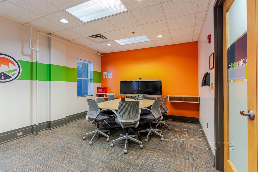 More Photos Of 17 Market Sq, Knoxville Storefront Retail Office For Sale