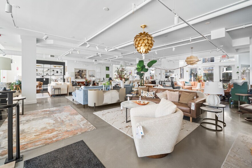 More Photos Of 40 Bridge St, Portsmouth Storefront Retail Residential For Sale