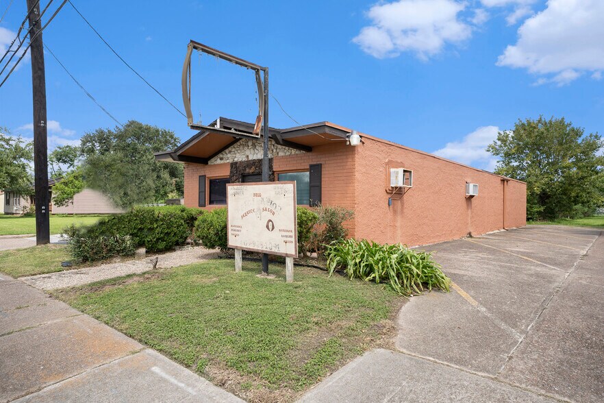 More Photos Of 512 N Logan St, Texas City Freestanding For Sale