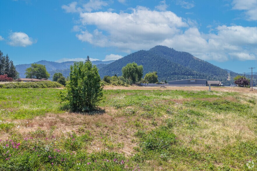 Primary Photo Of 501 Lawless Ln, Grants Pass Flex For Lease