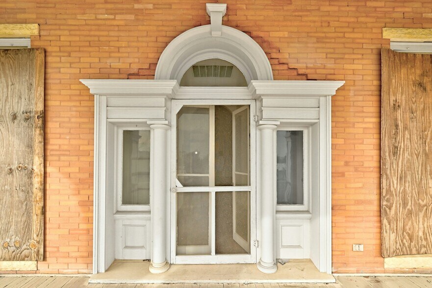 More Photos Of 709 N Lexington St, Manor Specialty For Sale