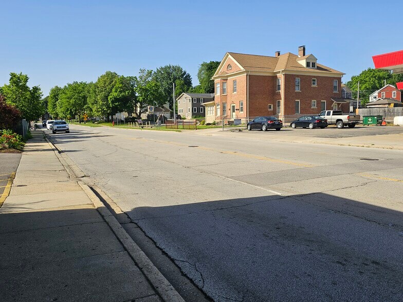 More Photos Of 201 S 2nd St, St Charles Specialty For Sale