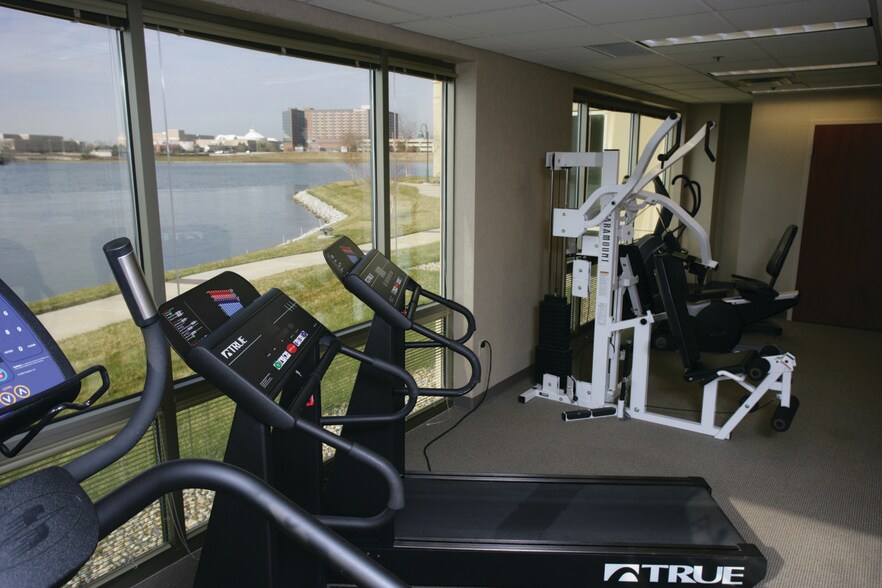 More Photos Of 3925 River Crossing Pky, Indianapolis Office For Lease