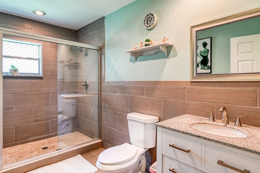 More Photos Of 105 Central Ave, Crescent City Office For Sale