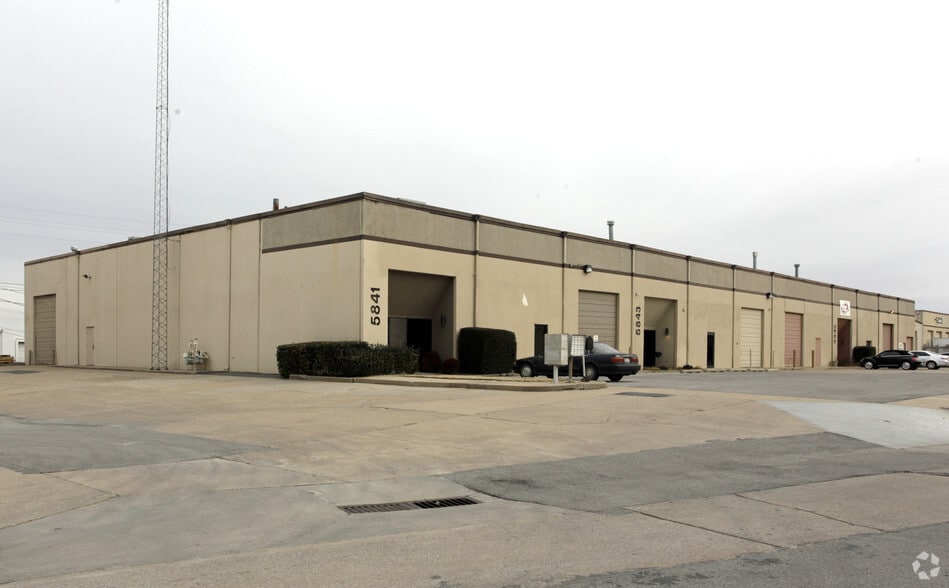 More Photos Of 5829-5899 S Garnett Rd, Tulsa Unknown For Lease