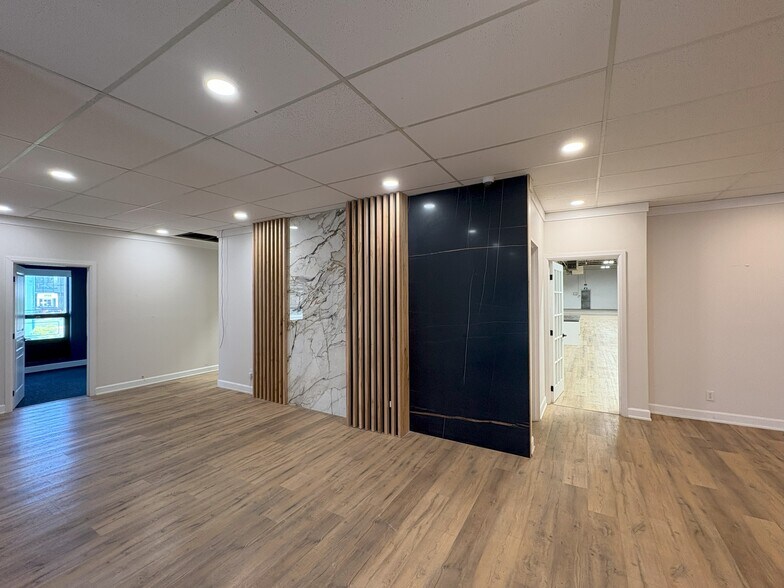 More Photos Of 2710 Lancaster Rd, Ottawa Warehouse For Sale