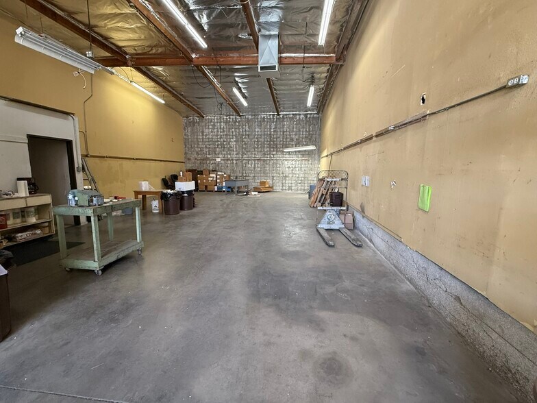 More Photos Of 12846-12955 Arroyo St, Sylmar Warehouse For Sale