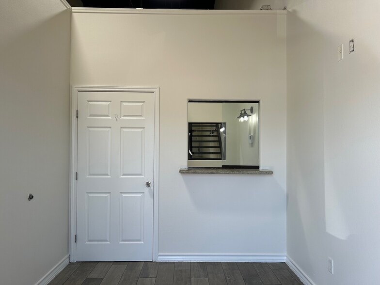 More Photos Of 8218 Casa Verde Rd, Laredo Storefront Retail Office For Lease
