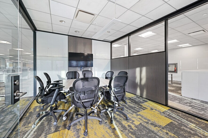 More Photos Of 2-10 Smed Ln SE, Calgary Distribution For Lease