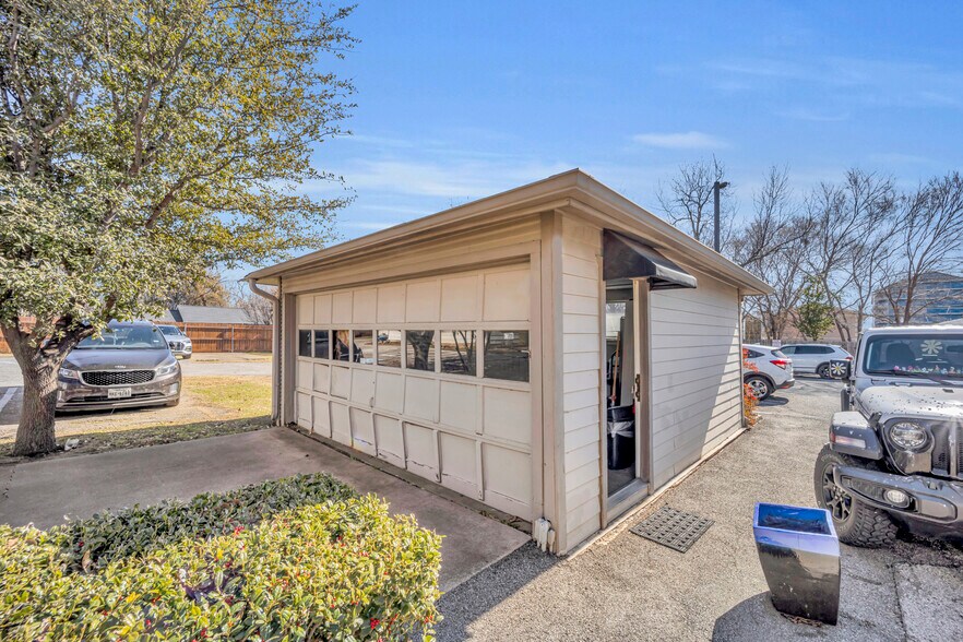 More Photos Of 808 W Abram St, Arlington Freestanding For Sale