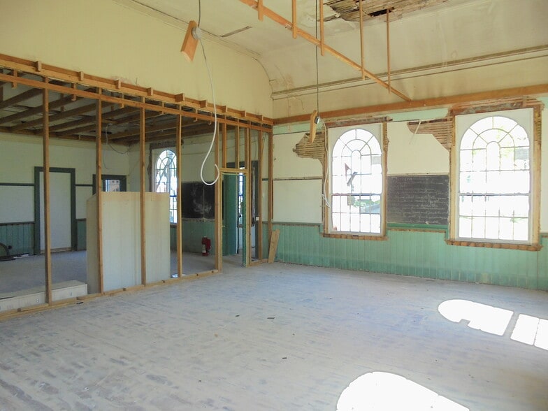 More Photos Of 97 Main St, Vernon Schools For Sale