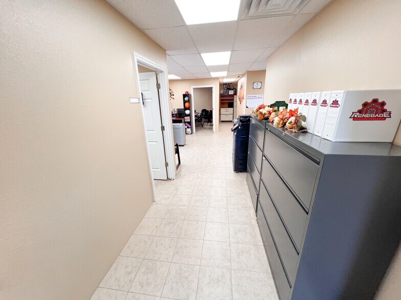 More Photos Of 140 Eaglehart Rd, Odessa Warehouse For Sale