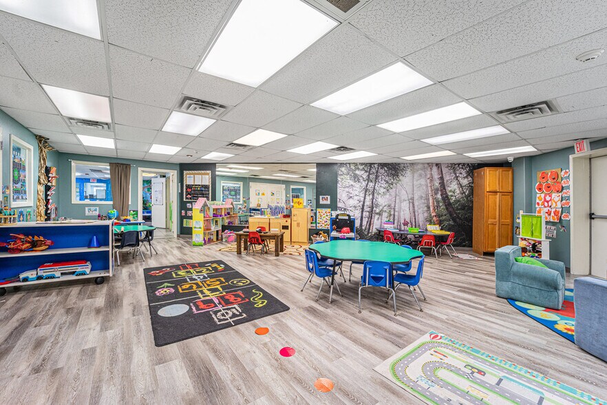 More Photos Of 3421 E Walnut St, Pearland Daycare Center For Sale