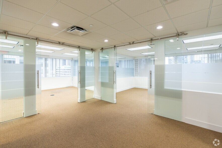 More Photos Of 777 Brickell Ave, Miami Office For Lease