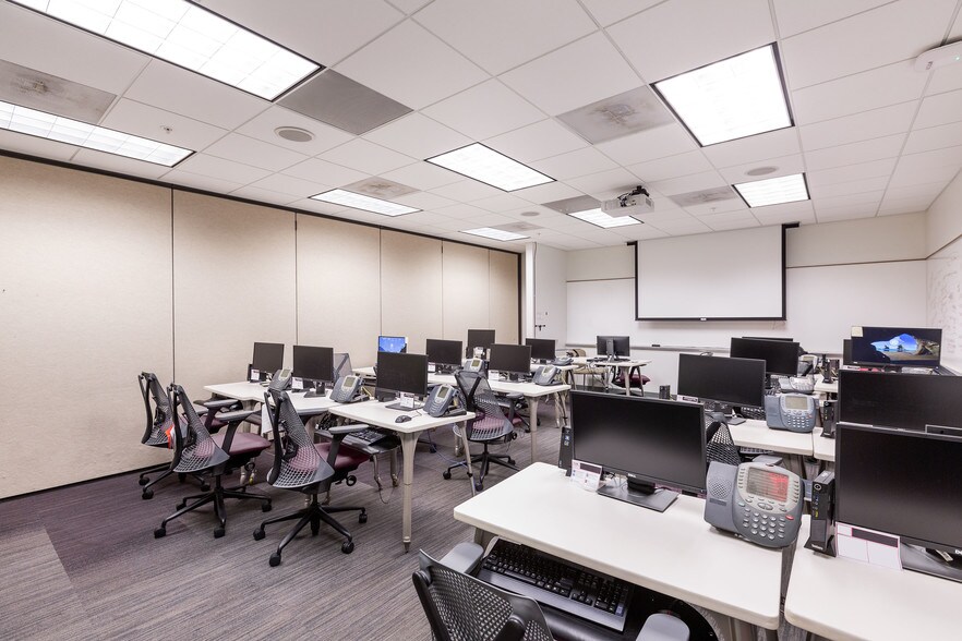 More Photos Of 18205 Crane Nest Dr, Tampa Office For Lease