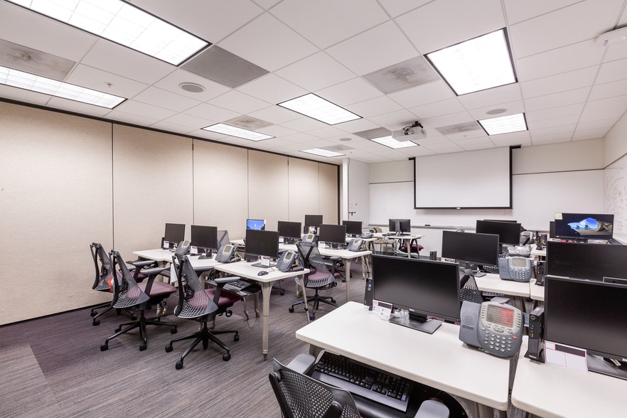 More Photos Of 18205 Crane Nest Dr, Tampa Office For Lease